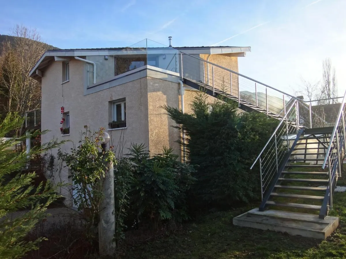 Chalet De Tara - Grand Appartement Esprit Chalet - Piscine Chauffee - Geneve Collonges-sous-Saleve 0*,  France