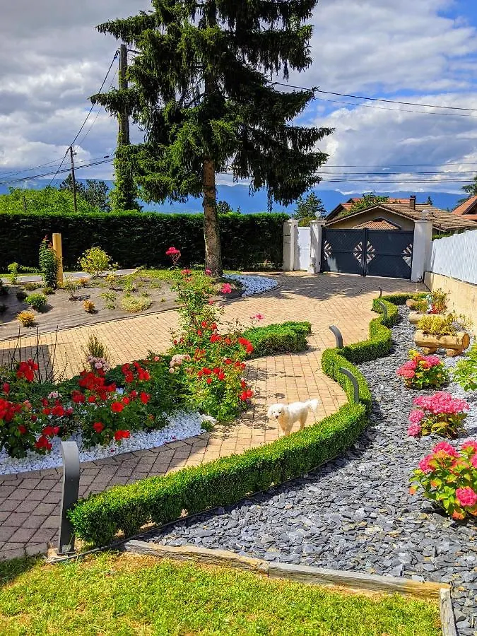 Chalet De Tara - Grand Appartement Esprit Chalet - Piscine Chauffee - Geneve contacts
