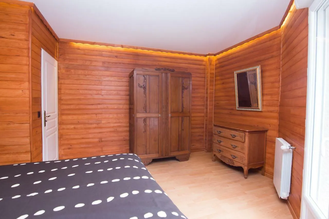 Chalet De Tara - Grand Appartement Esprit Chalet - Piscine Chauffee - Geneve Collonges-sous-Saleve 0*,  France