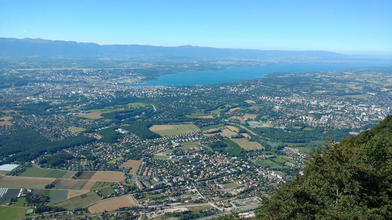 Chalet De Tara - Grand Appartement Esprit Chalet - Piscine Chauffee - Geneve Collonges-sous-Saleve 0*,